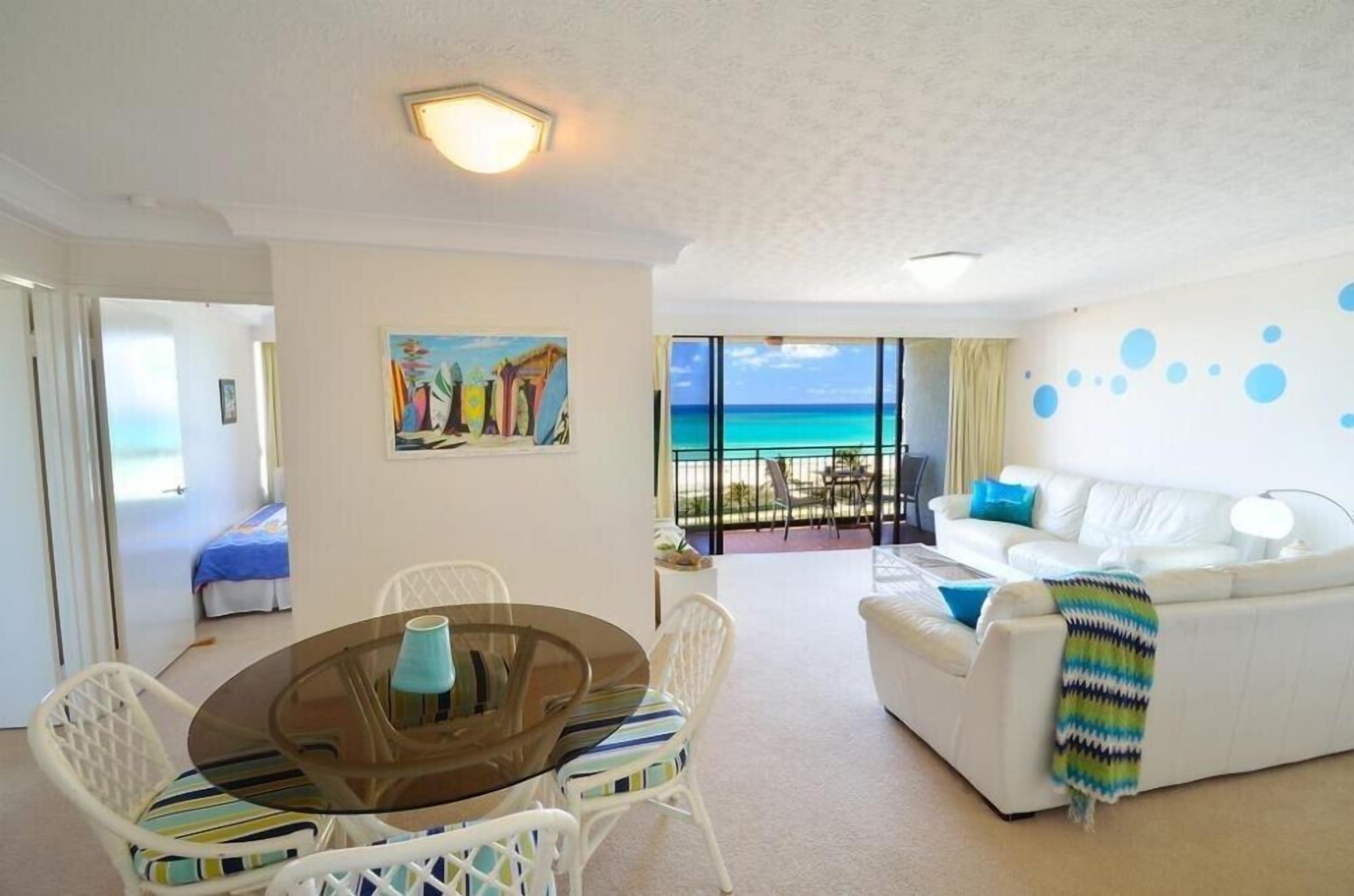 Ocean View Waterfront Apartment Gold coast — image 3