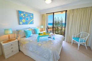2 bedrooms, iron/ironing board, travel cot, free WiFi - Ocean View Waterfront Apartment Gold coast (gold coast)