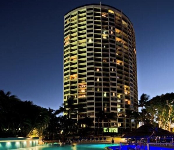 A tall, cylindrical hotel with multiple balconies and a swimming pool at the base. - Ocean View Waterfront Apartment Gold coast (gold coast)