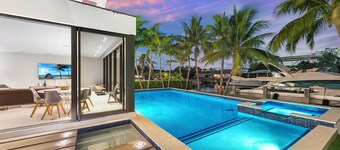 Villa Okasa: Modern Marvel with Pool + Jacuzzi + Pool Table + BBQ