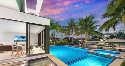 Villa Okasa: Modern Marvel with Pool + Jacuzzi + Pool Table + BBQ