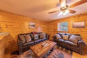 Tv, eldstad, tv-spel och bordsfotboll