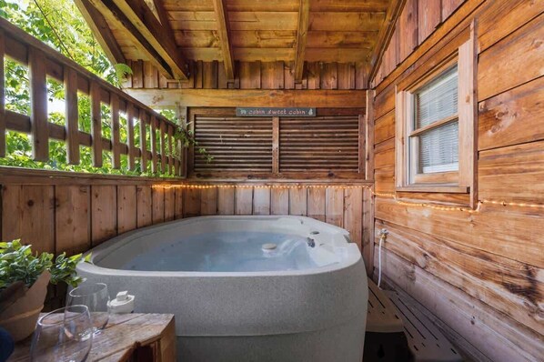 Outdoor spa tub
