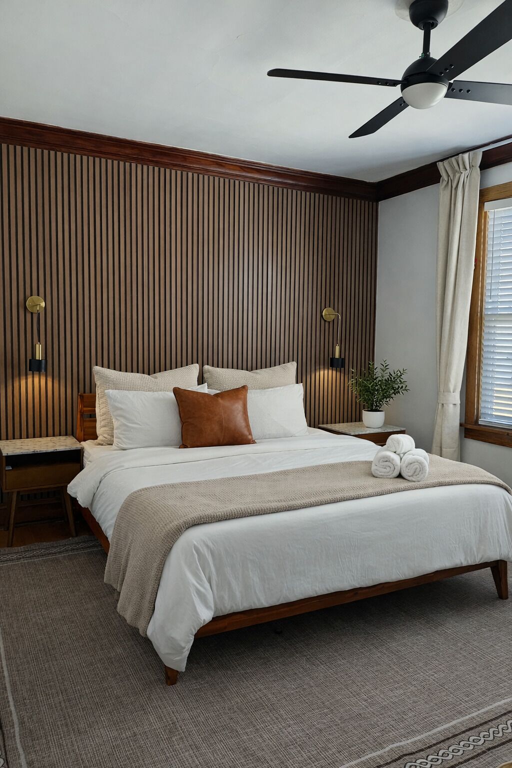 3 habitaciones, tabla de planchar con plancha, wifi y ropa de cama 