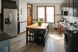 Microwave, oven, stovetop, coffee/tea maker