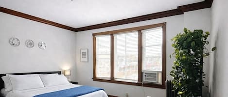 3 habitaciones, tabla de planchar con plancha, wifi y ropa de cama