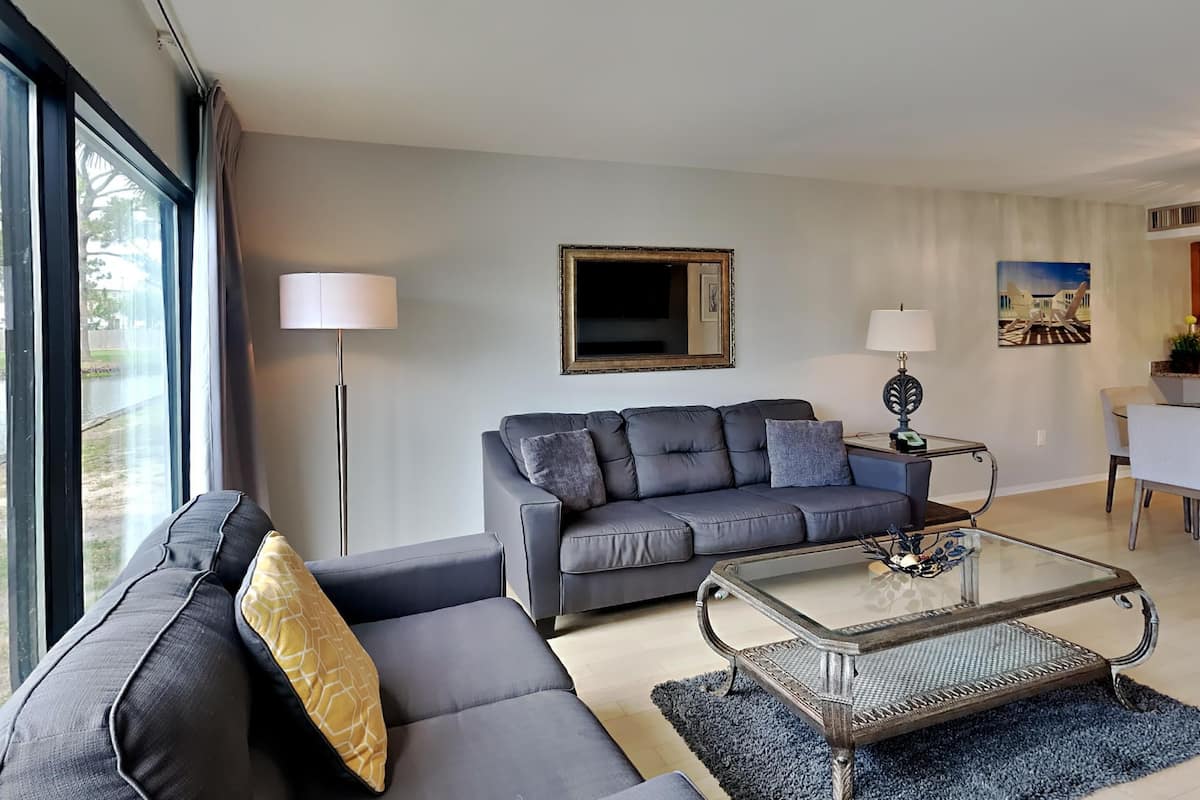 Condo, Multiple Beds, Balcony, Garden View (Golf Villa 2104 - No Pets Allowed) | Living area | 40-inch TV with cable channels