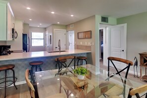 Private kitchen - Edgewater Beach & Golf Resort VI by Resort Collection (Panama City Beach)