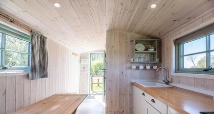 Honeysuckle Farm Hut 6 - Suffolk Farm Holidays