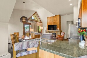 Interior - Downtown Hyatt 3BD - MTN VIEW - Walk to Peak 9 (Breckenridge)