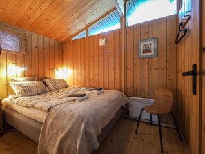 2 bedrooms, iron/ironing board, free WiFi, bed sheets - The Secret Cabin with hot tube in nature reserve close to Reykjavik  (Hafnarfjordur)