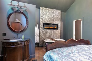 5 bedrooms, iron/ironing board, free WiFi, bed sheets