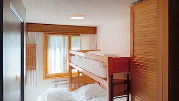1 bedroom, iron/ironing board, Internet, bed sheets