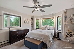 1 bedroom, WiFi, bed sheets - The Luxury Loft in Anchorage (Anchorage)