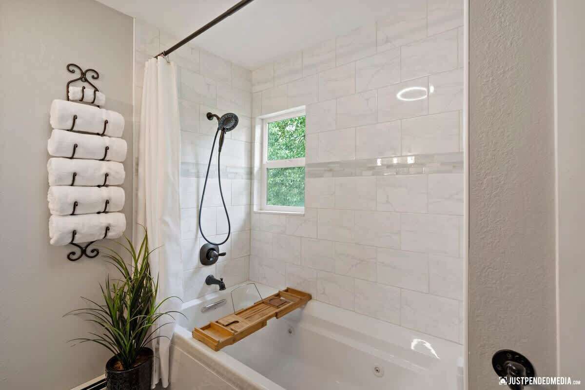 Badewanne, Haartrockner, Shampoo