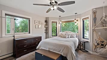 1 bedroom, desk, WiFi, bed sheets