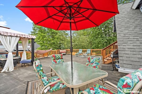 Outdoor dining. Edge of the inlet in Anchorage