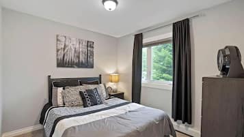 2 bedrooms, iron/ironing board, WiFi, bed sheets
