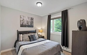 2 多间卧室、熨斗/熨衣板、WiFi、床单