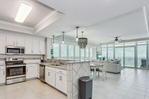 冰箱、微波炉、烤箱、炉灶