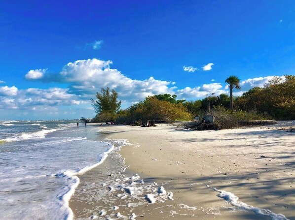 Solstolar och strandhanddukar