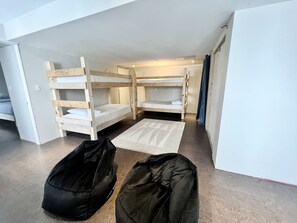 5 bedrooms, desk, travel cot, free WiFi