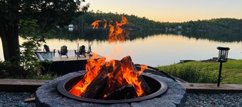5-Bedroom Executive Lakefront Retreat Sleeping 12- Relax, Recharge and Reconnect