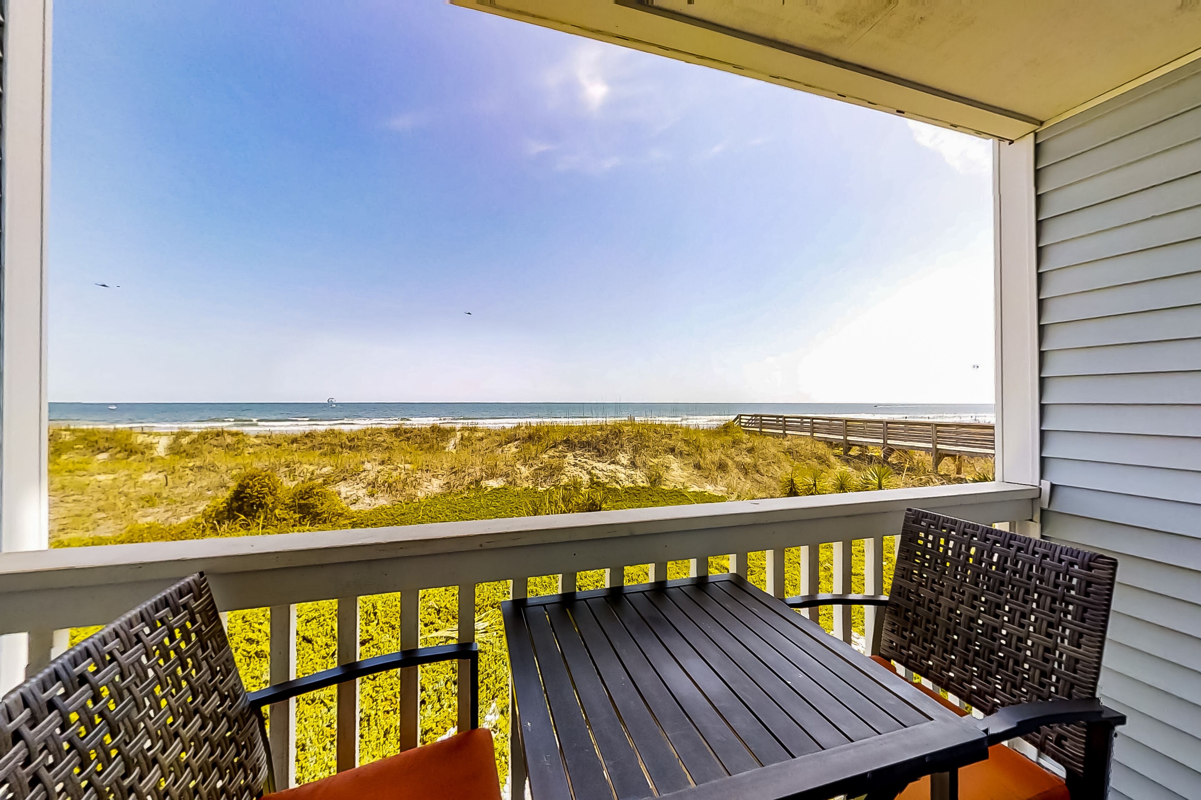 Single-level oceanfront condo with a pool, fast WiFi, washer/dryer, & central AC