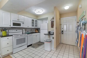 Fridge, microwave, oven, stovetop - Sands Beach Club #922 - 2BD/2BA Condo-Shore Dr Myrtle Beach (Horry County)