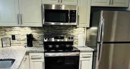 Luxury 1BD, 1BR Private Entry - near Arena, 25 min to Downtown ATL