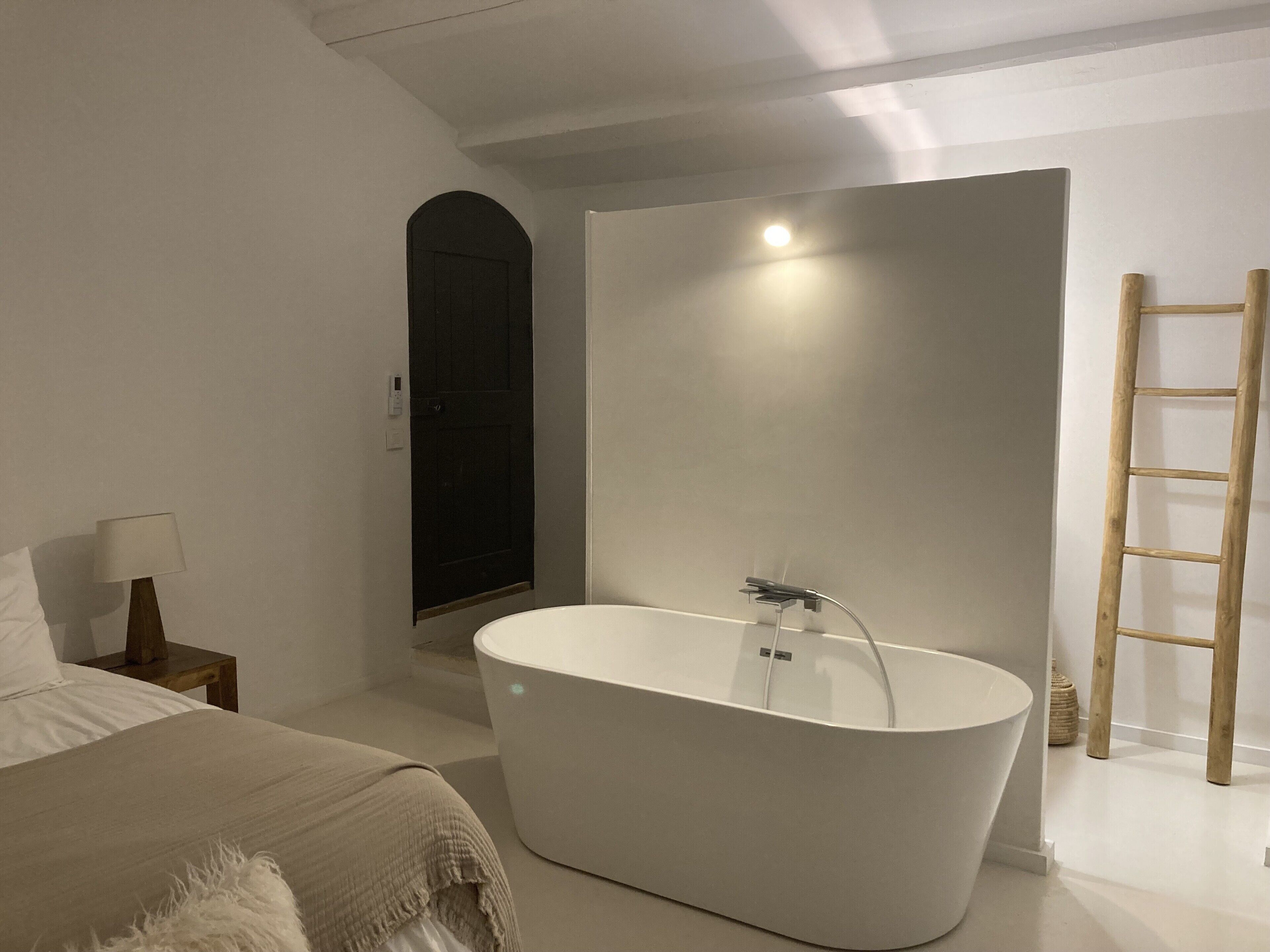 4 chambres, fer et planche à repasser, Wi-Fi gratuit, draps fournis