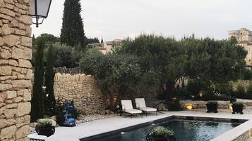 Outdoor pool, a heated pool