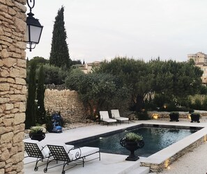 Outdoor pool, a heated pool - Ancienne Bergerie au Cœur de Gordes et de la Provence (Gordes)