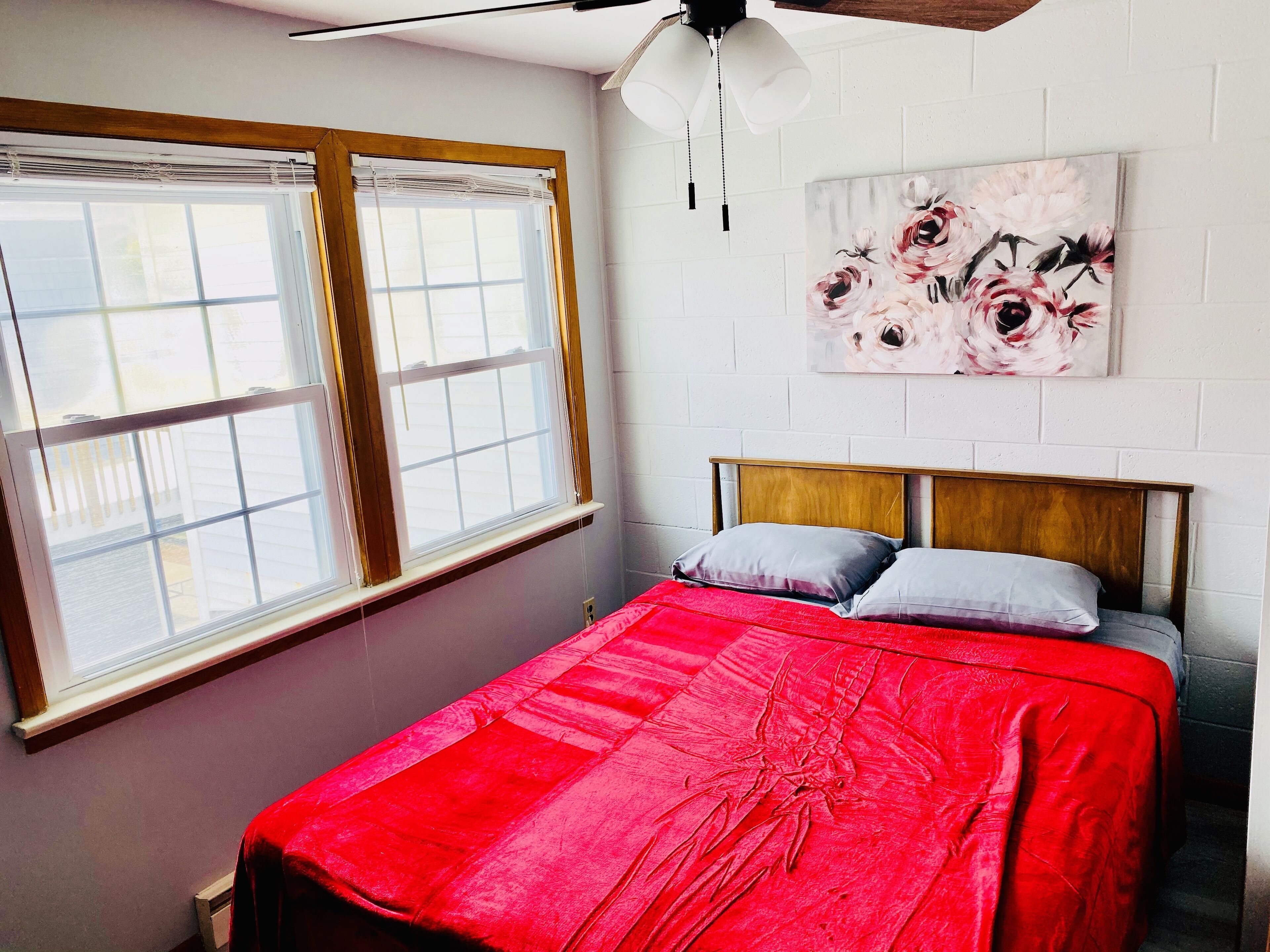 2 bedrooms, hypo-allergenic bedding, iron/ironing board, free WiFi