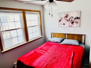 2 bedrooms, hypo-allergenic bedding, iron/ironing board, free WiFi