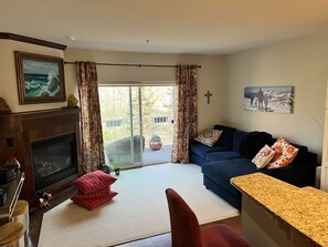 Smart TV, chimenea, reproductor de DVD, monitor de computadora