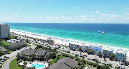 Short Walk to the Beach and Heated Pools, Enjoy Resort Amenities