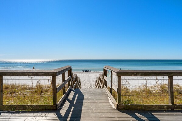 Plage à proximité, chaises longues