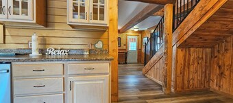 Whistle Stop 3 bedroom house walk downtown plenty parking