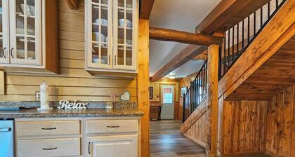 Whistle Stop 3 bedroom house walk downtown plenty parking