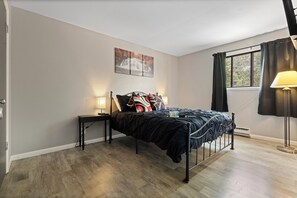 2 habitaciones, escritorio, tabla de planchar con plancha y wifi gratis 