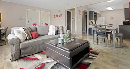 Cozy apt Aurora/Sleeps 8/FREE Wifi/55"TV/Parking