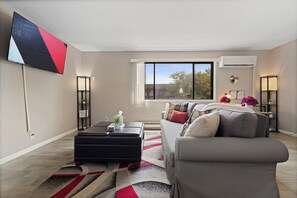 Smart TV - Cozy apt Aurora/Sleeps 6/FREE Wifi/Chgolnd_area/Parking (Aurora)