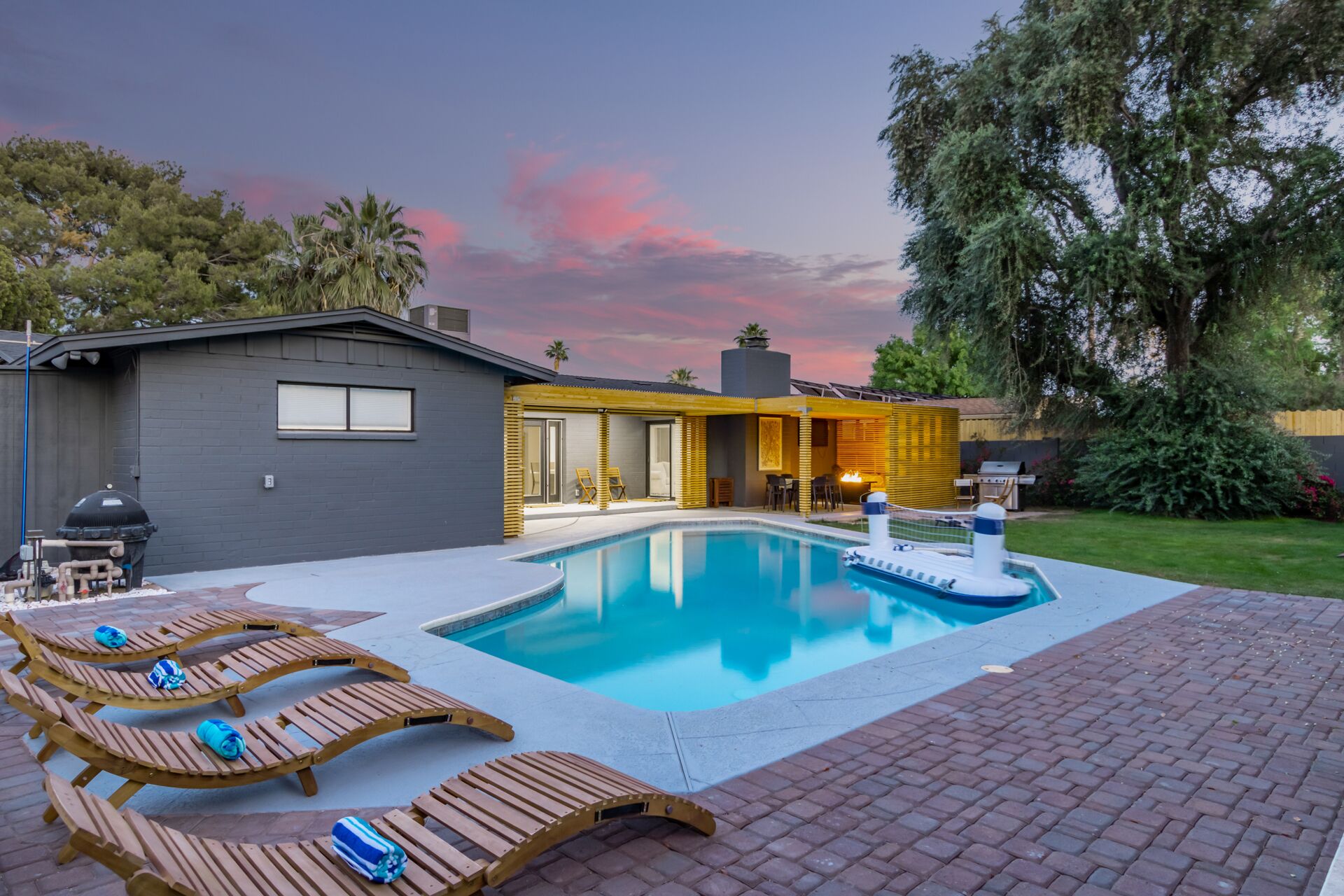 Outdoor pool, sun loungers