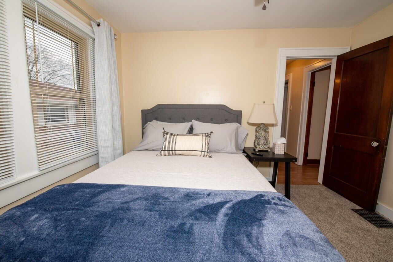 2 多间卧室、办公桌、熨斗/熨衣板、旅行婴儿床