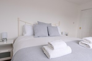 하우스 (3 Bedrooms) | 3 개의 침실, 노트북 작업 공간, 다리미/다리미판, 침대 시트