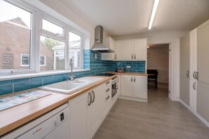 Micro-ondas, fogão, cooktop, lava-louças