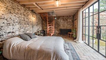 House (6 Bedrooms) | 6 bedrooms, laptop workspace, iron/ironing board, travel cot