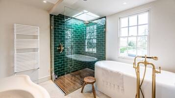 House (6 Bedrooms) | Bathroom | Shampoo