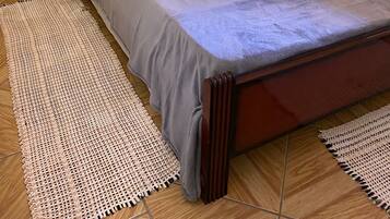 4 makuuhuonetta, työpöytä, silitysrauta/-lauta, ilmainen Wi-Fi